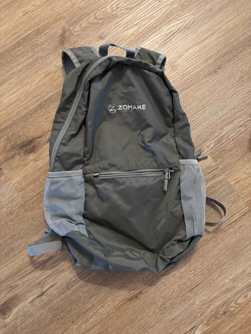 ZOMAKE Lightweight Grey Daypack Backpack
